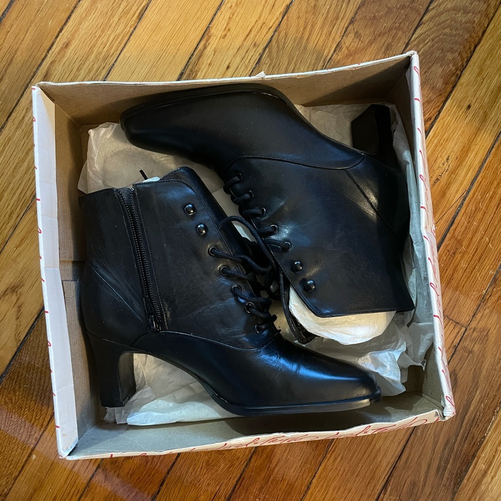LORD & TAYLOR Boots